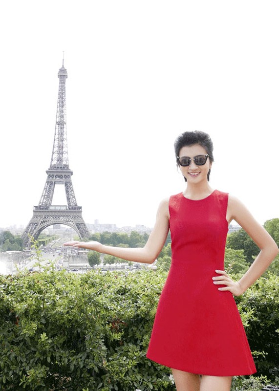 Dien vien Kim Tuyen xinh tuoi cung me dao choi Paris-Hinh-8